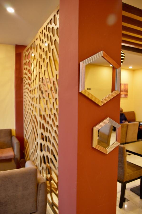 Hexagonal mirrors 